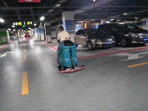 1559720777963931.jpg 駕駛式洗地機(jī).JPG